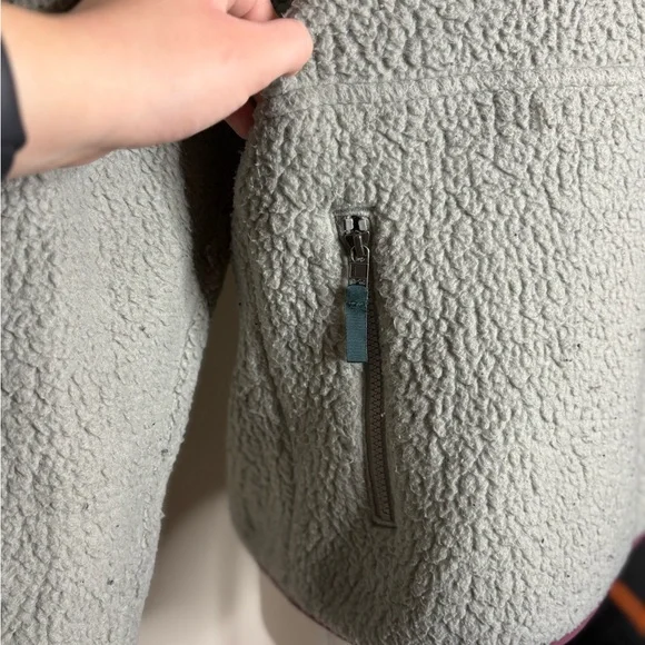Patagonia Gray Fleece with Burgundy Accents - Picture 4 of 12